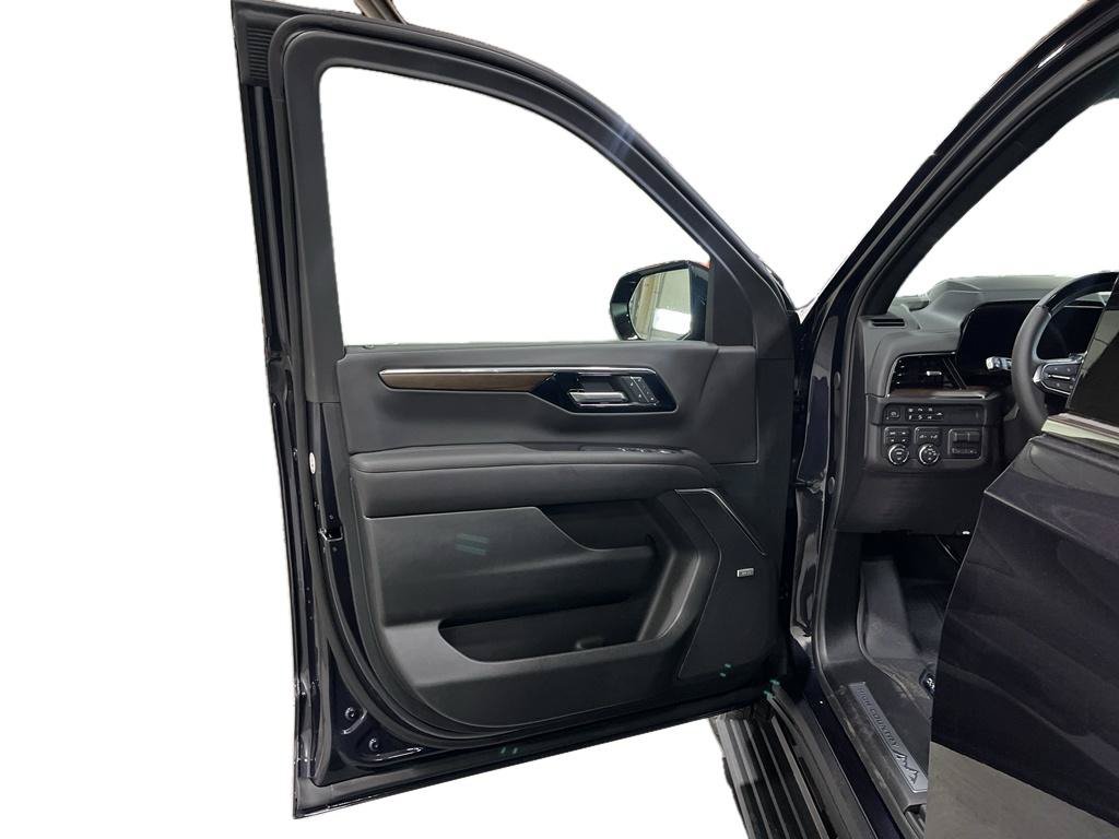 New 2026 Chevrolet Tahoe High Country AWD/4WD image 20