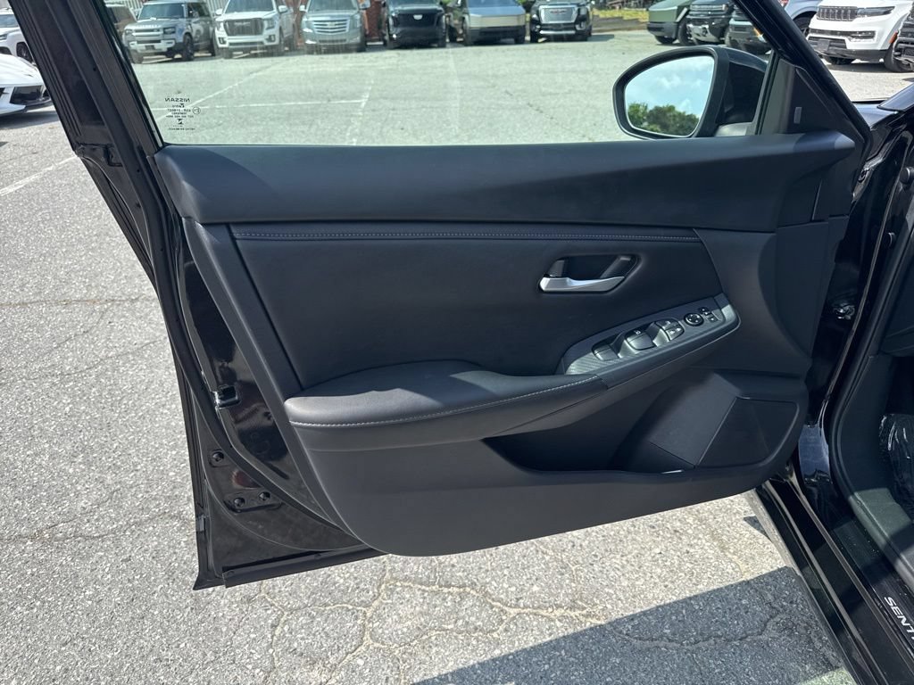 Used 2025 Nissan Sentra SV FWD image 22