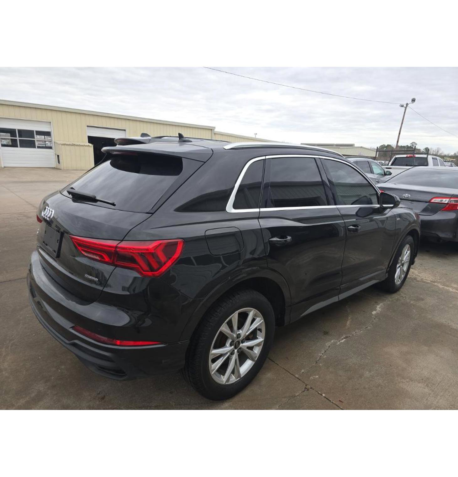 Used 2023 Audi Q3 2.0T Premium AWD/4WD image 27