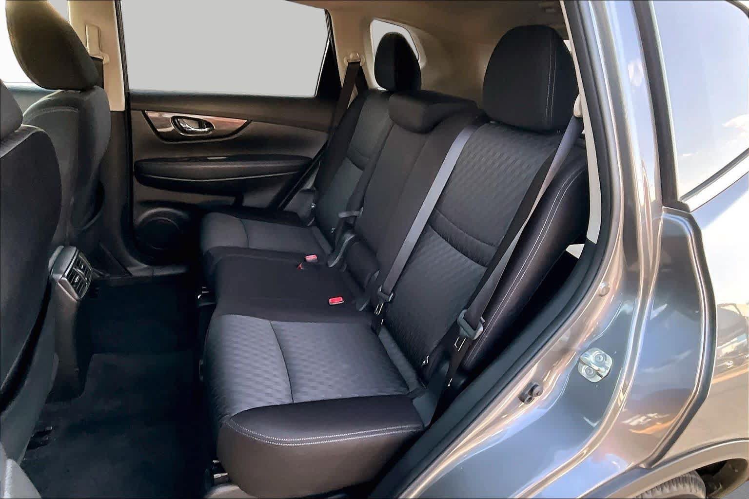 Used 2019 Nissan Rogue SV FWD image 17