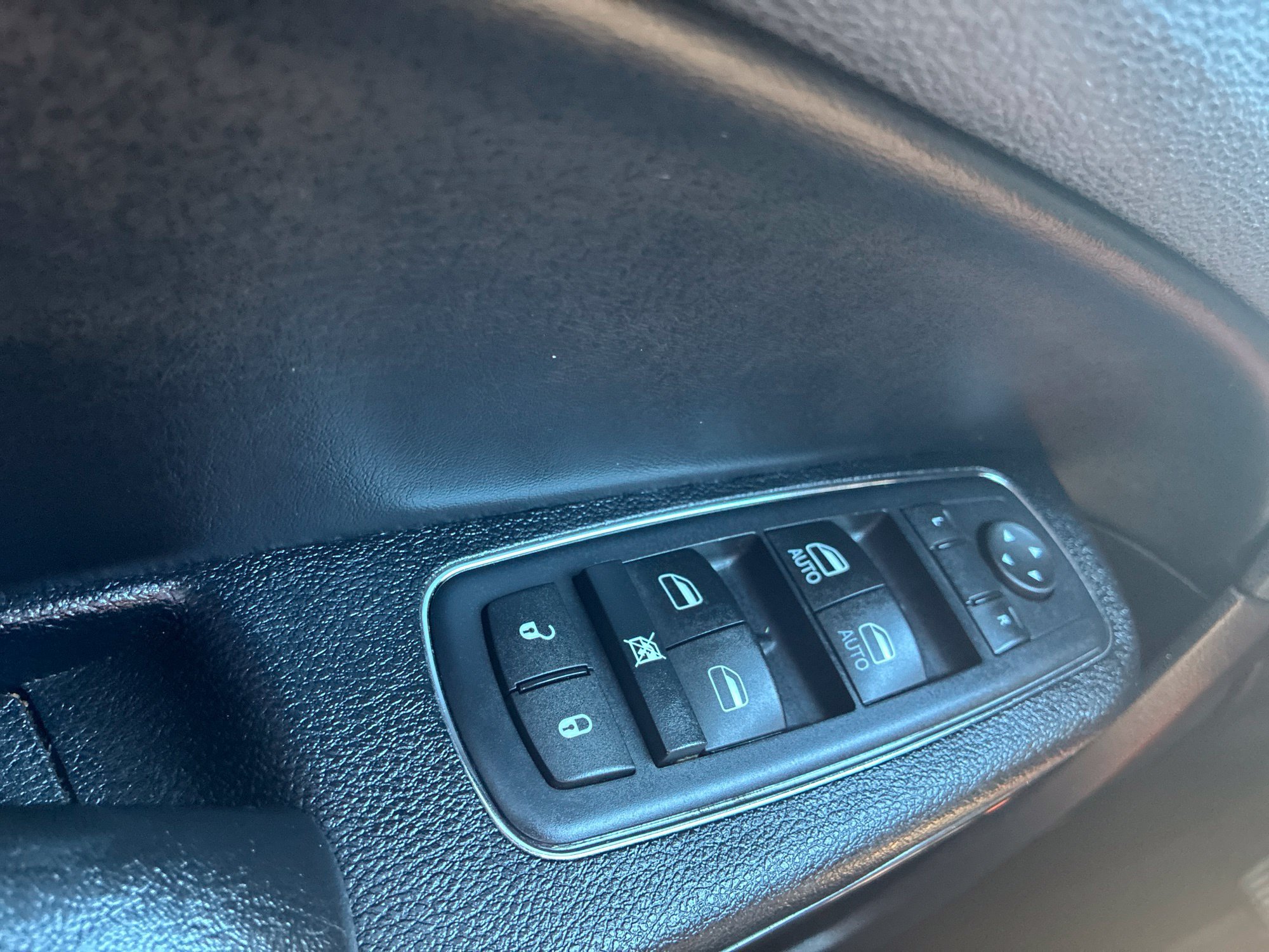 Used 2015 Chrysler 300 S RWD image 14