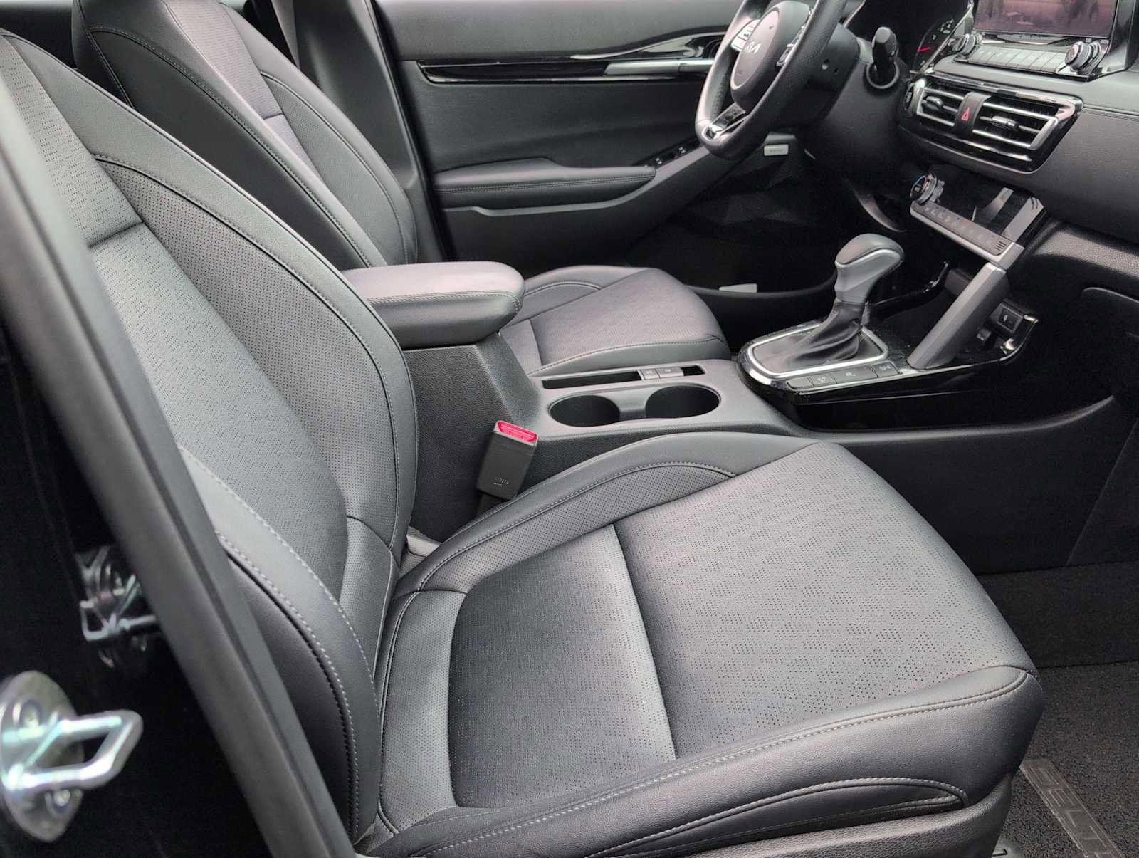 Used 2023 Kia Seltos SX w/ SX Sunroof Package image 22