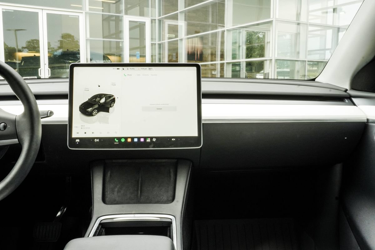 Used 2024 Tesla Model Y Long Range AWD/4WD image 18