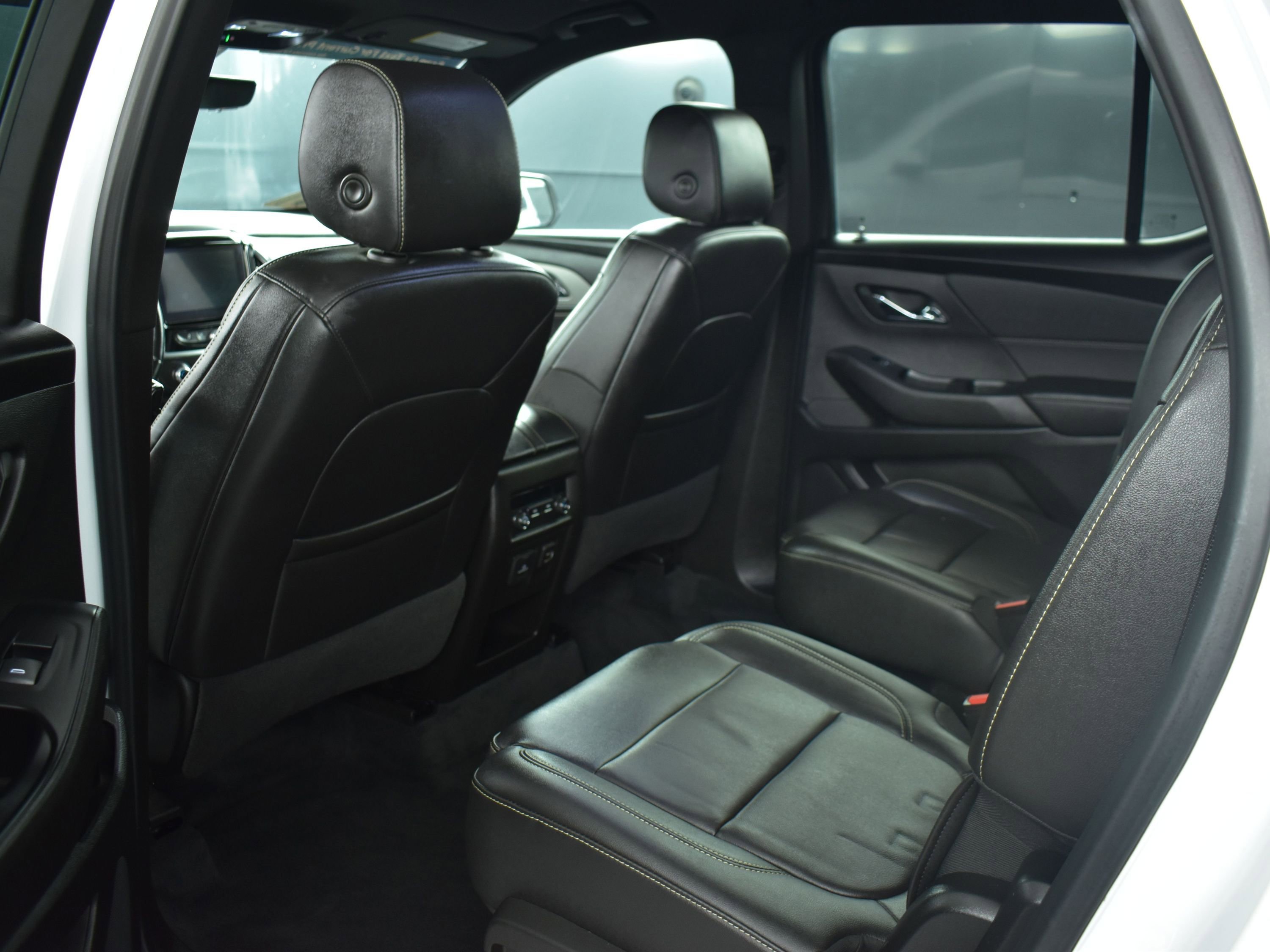 Used 2023 Chevrolet Traverse LT w/ LT Premium Package image 14