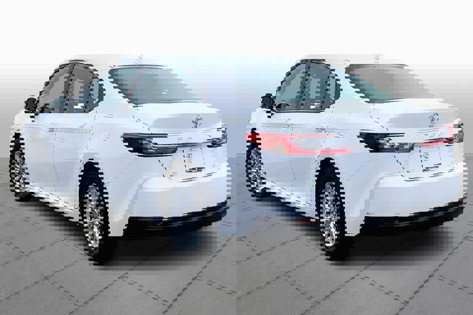 Used 2025 Toyota Camry LE w/ Convenience Package image 12