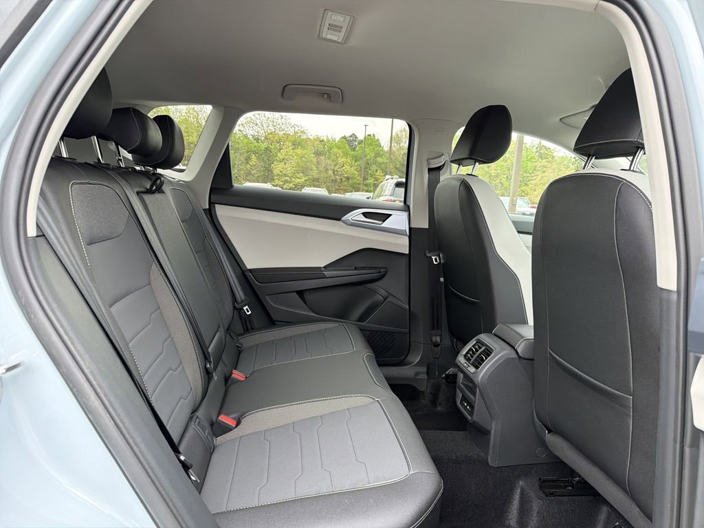 New 2026 Volkswagen Taos SE image 15