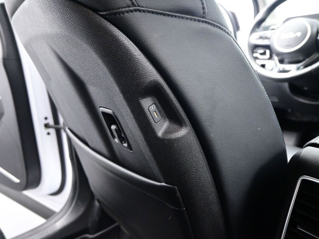 Used 2023 Kia Sportage EX image 27