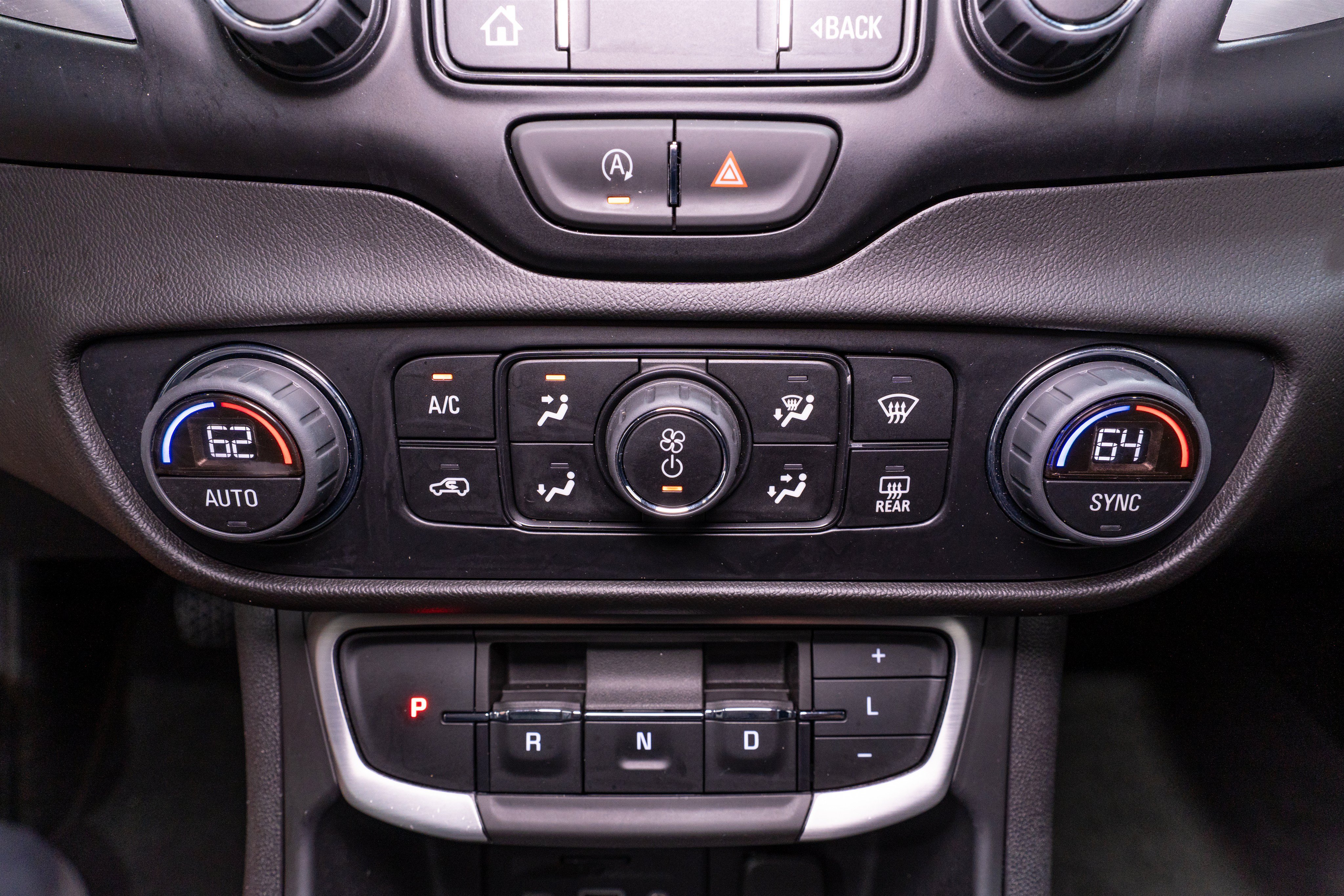 Used 2024 GMC Terrain SLT w/ Infotainment Package II FWD image 23