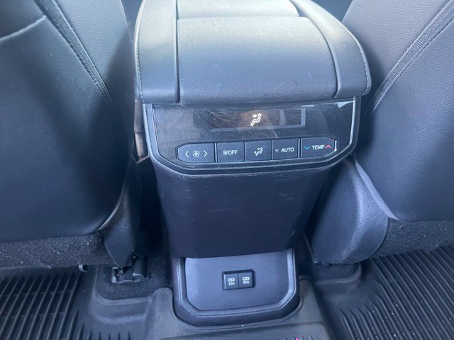 Used 2021 Toyota Highlander XLE AWD/4WD image 25