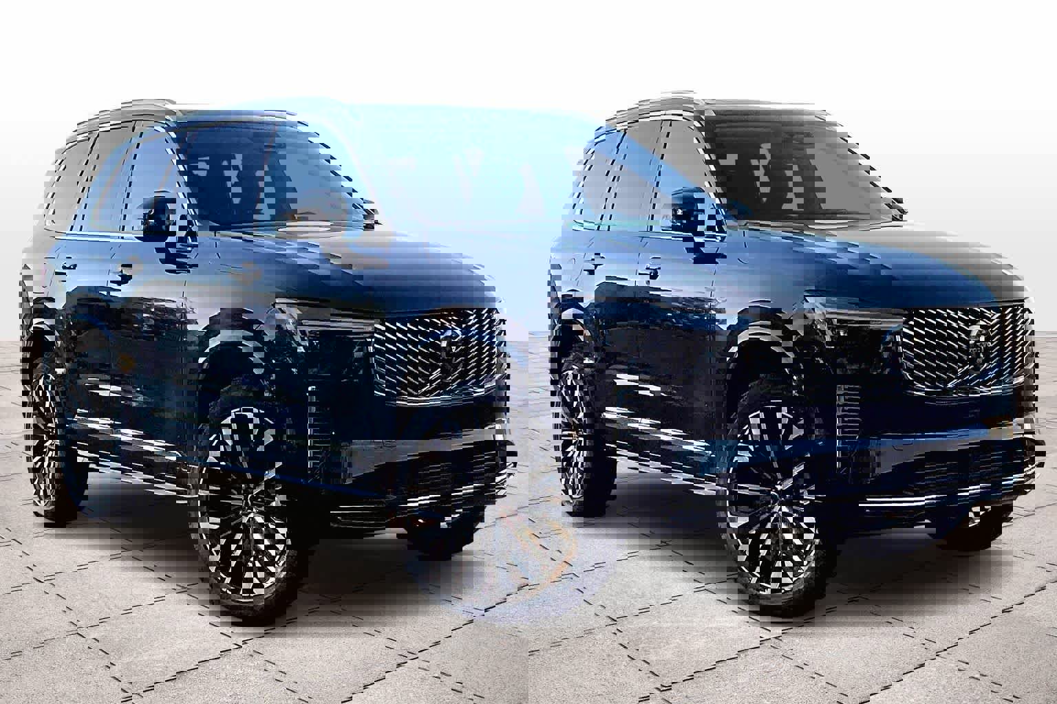 New 2026 Volvo XC90 B5 Plus w/ Protection Package image 2