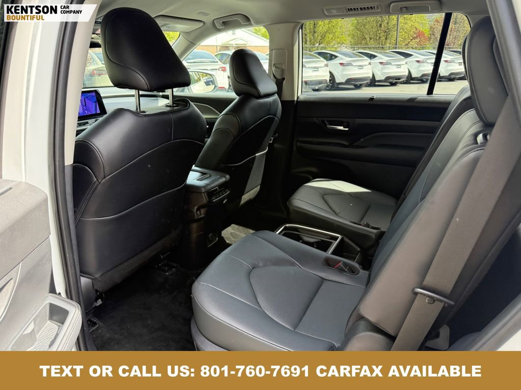 Used 2025 Toyota Grand Highlander AWD image 32