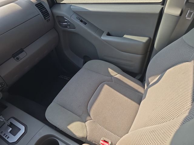 Used 2021 Nissan Frontier SV w/ Midnight Edition Floor Mats RWD image 15