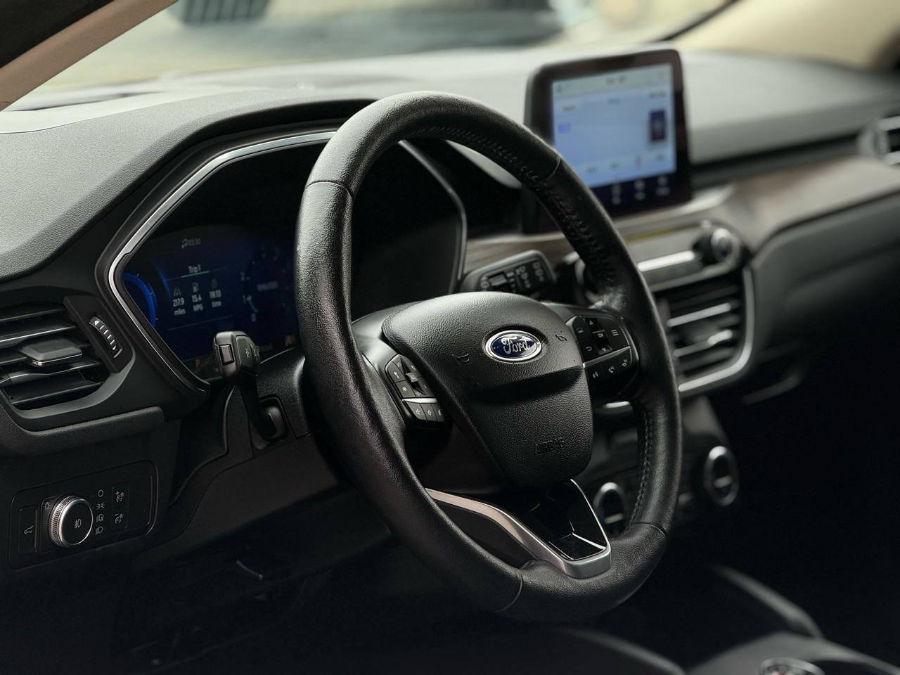 Used 2020 Ford Escape Titanium image 11