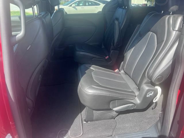 Used 2025 Chrysler Pacifica Select FWD image 12