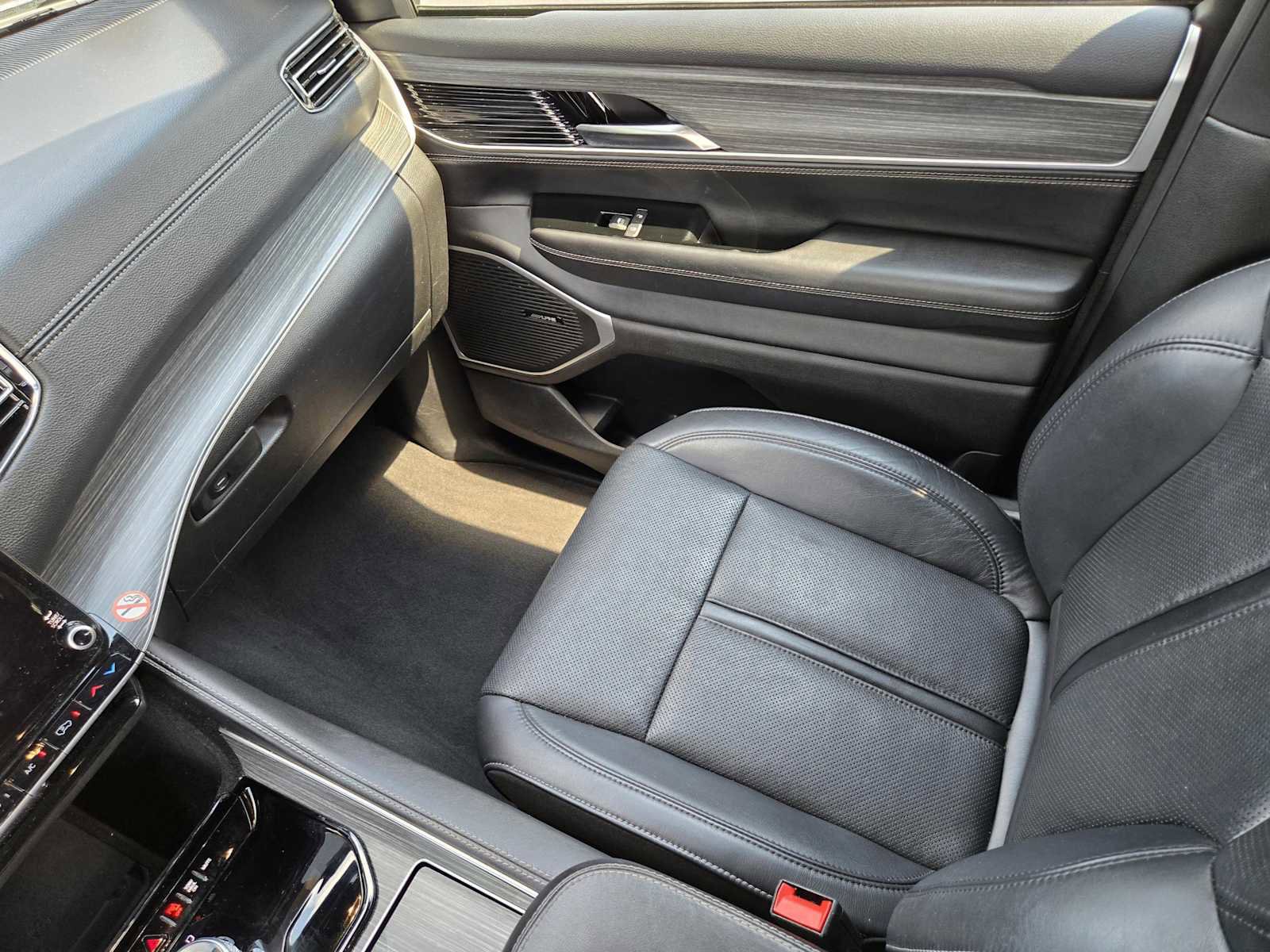 Used 2024 Jeep Wagoneer L Series II image 16