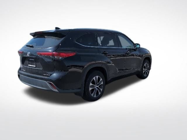Used 2020 Toyota Highlander XLE image 5
