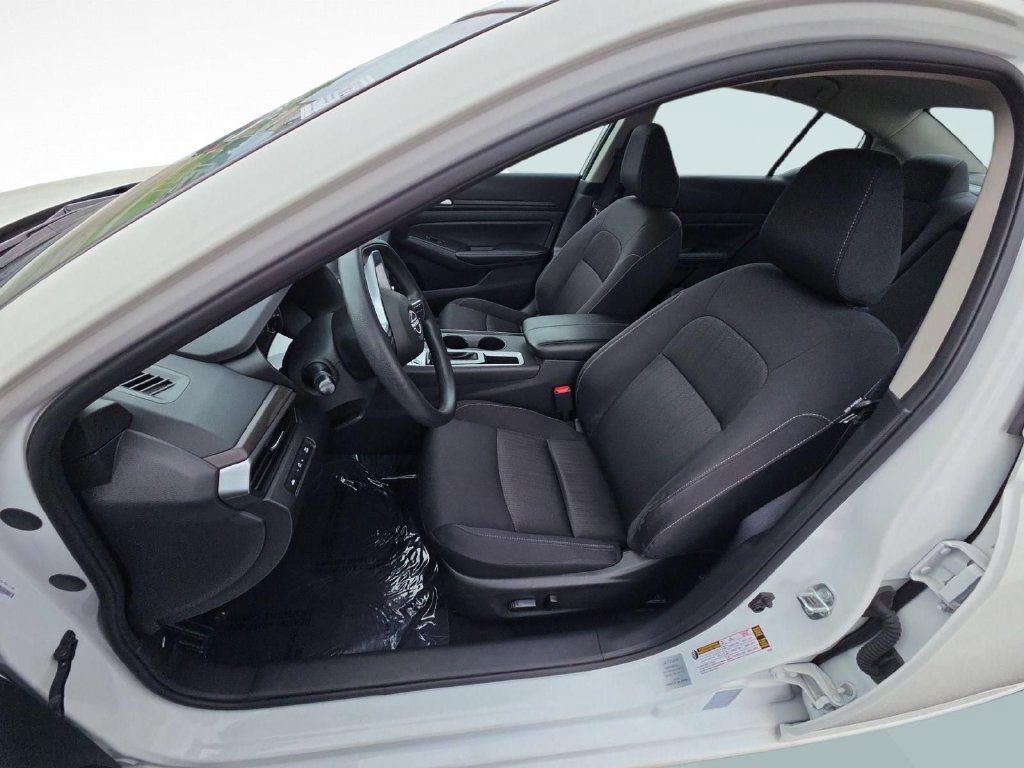 Used 2025 Nissan Altima 2.5 SV FWD image 15