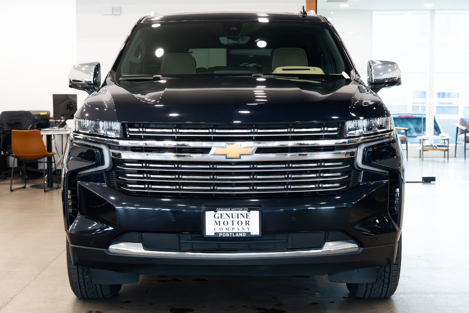 Used 2021 Chevrolet Tahoe Premier w/ Premium Package AWD/4WD image 2