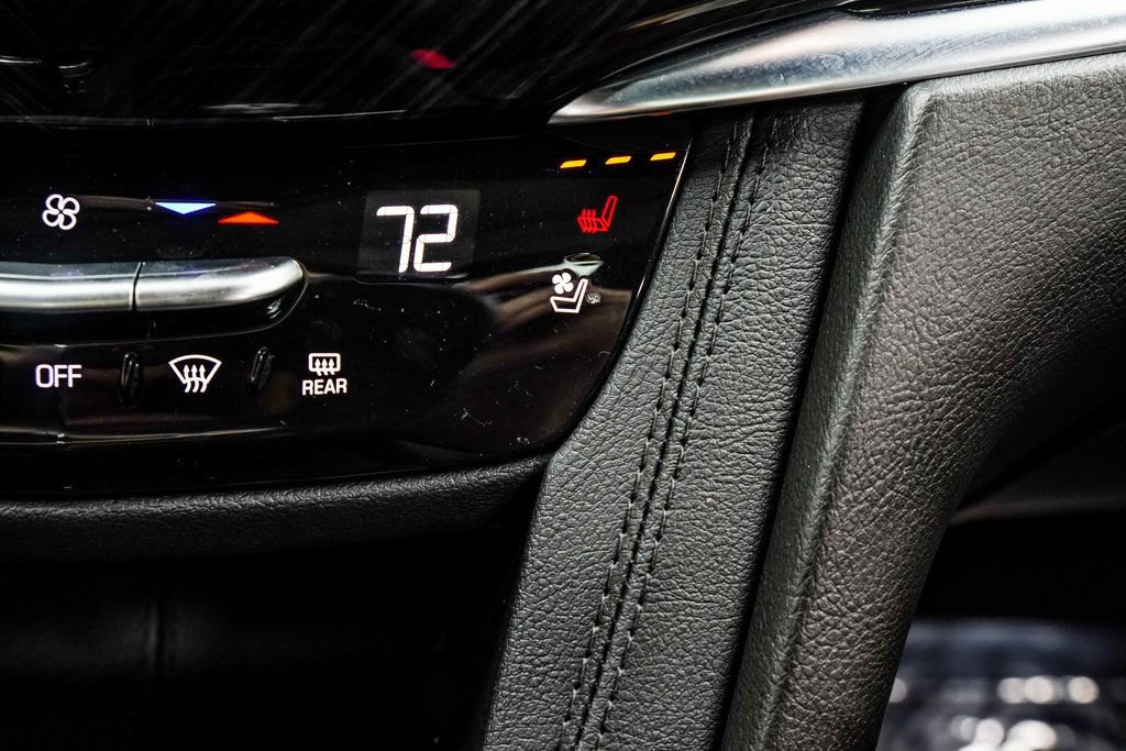 Used 2025 Cadillac XT6 Premium Luxury image 24