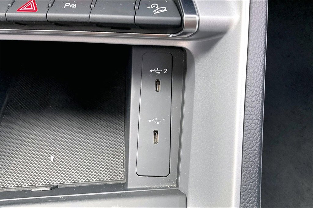 Used 2025 Audi Q3 2.0T Premium image 31