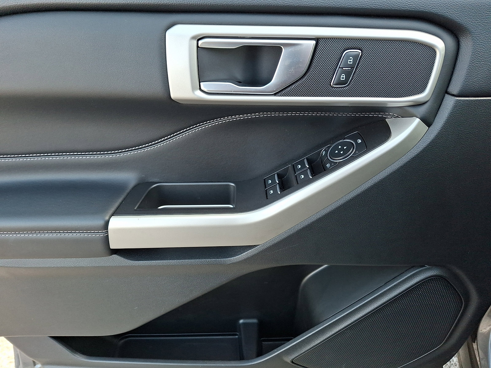 Certified 2023 Ford Explorer XLT w/ Equipment Group 202A image 15