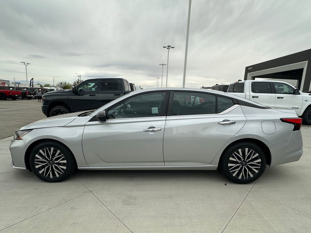 Used 2024 Nissan Altima 2.5 SV image 3