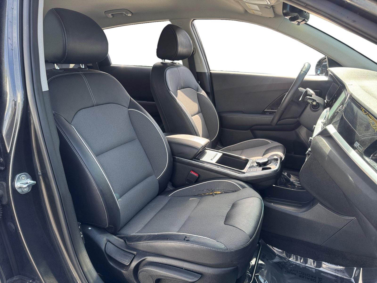 Used 2022 Kia Niro EX FWD image 15