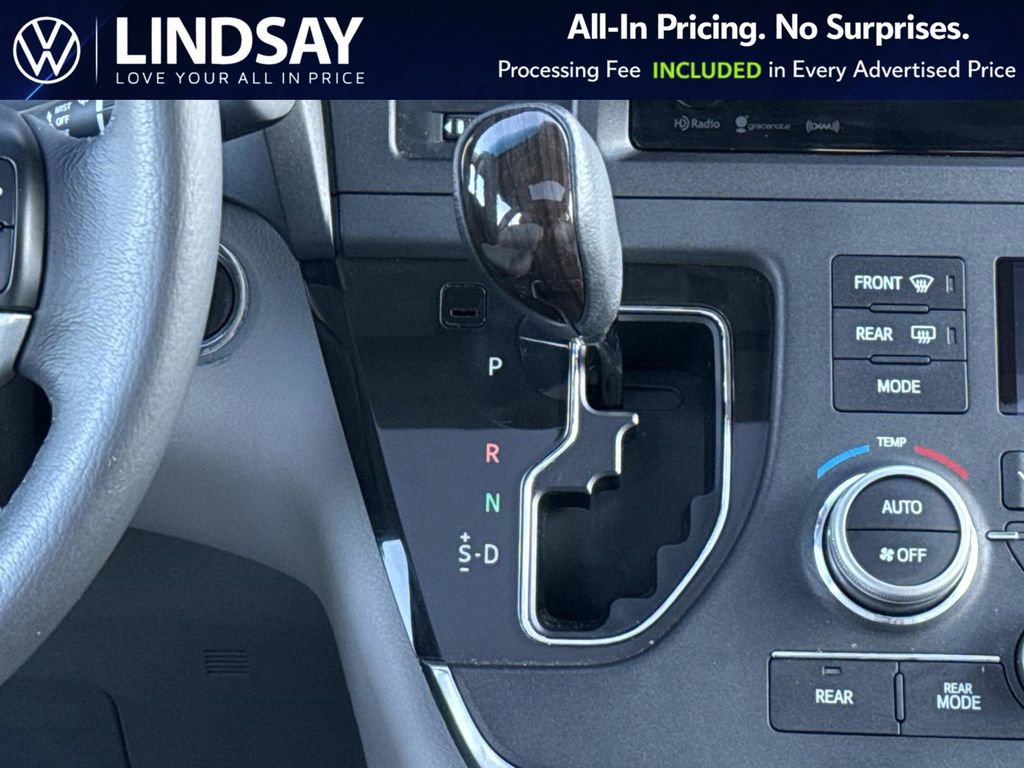 Used 2017 Toyota Sienna XLE Premium image 17