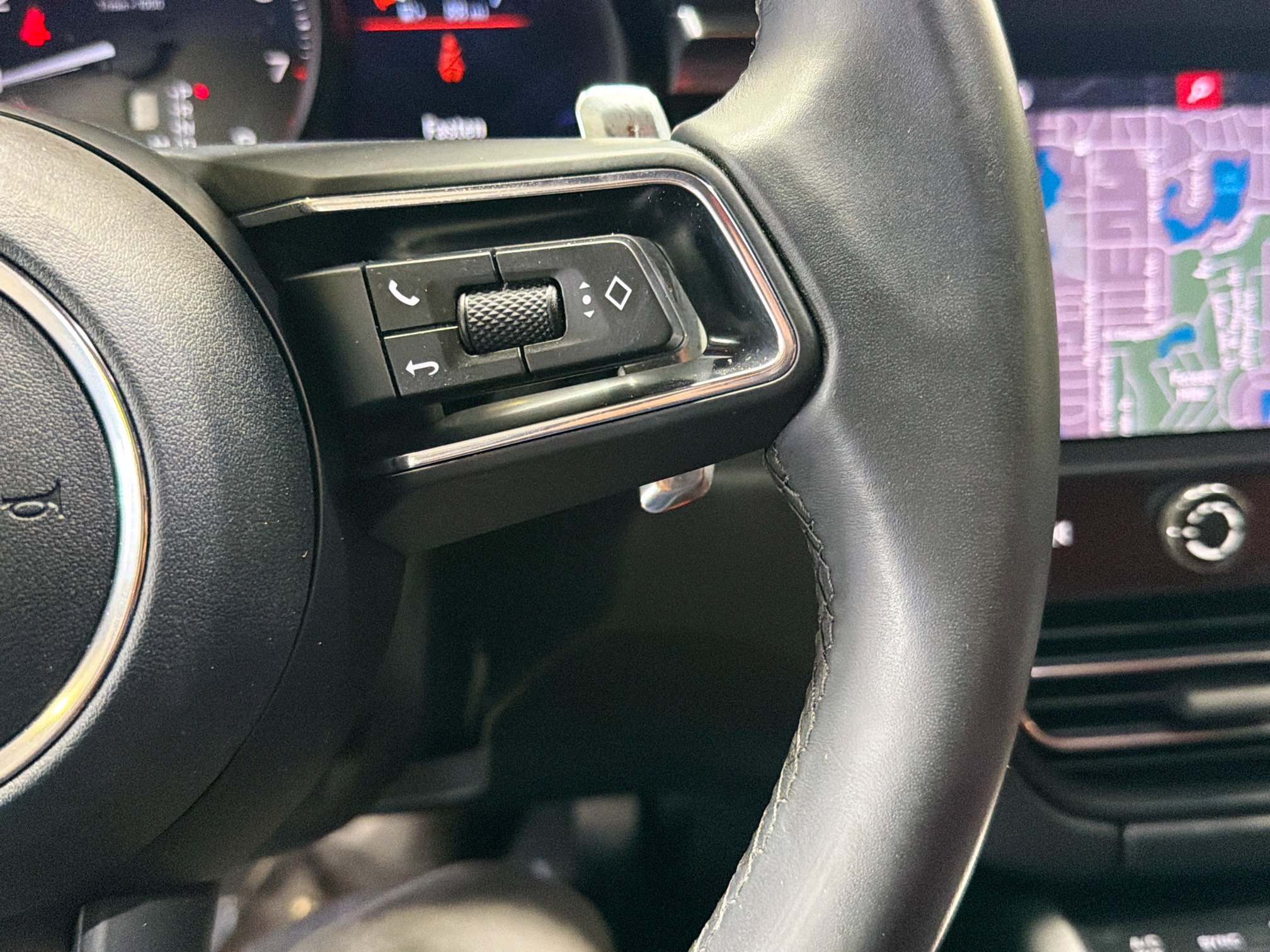 Certified 2026 Porsche Macan AWD/4WD image 36
