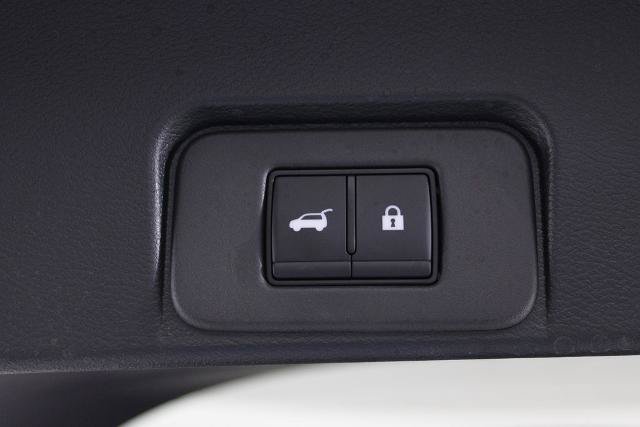 Certified 2025 Nissan Rogue Platinum FWD image 19