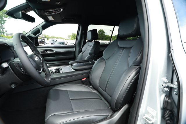 New 2026 Jeep Grand Wagoneer L Limited AWD/4WD image 26