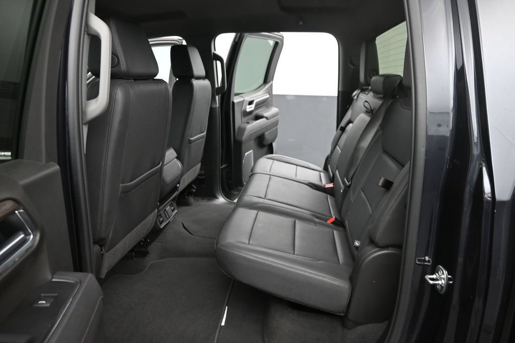 Used 2025 GMC Sierra 1500 SLT AWD/4WD image 17