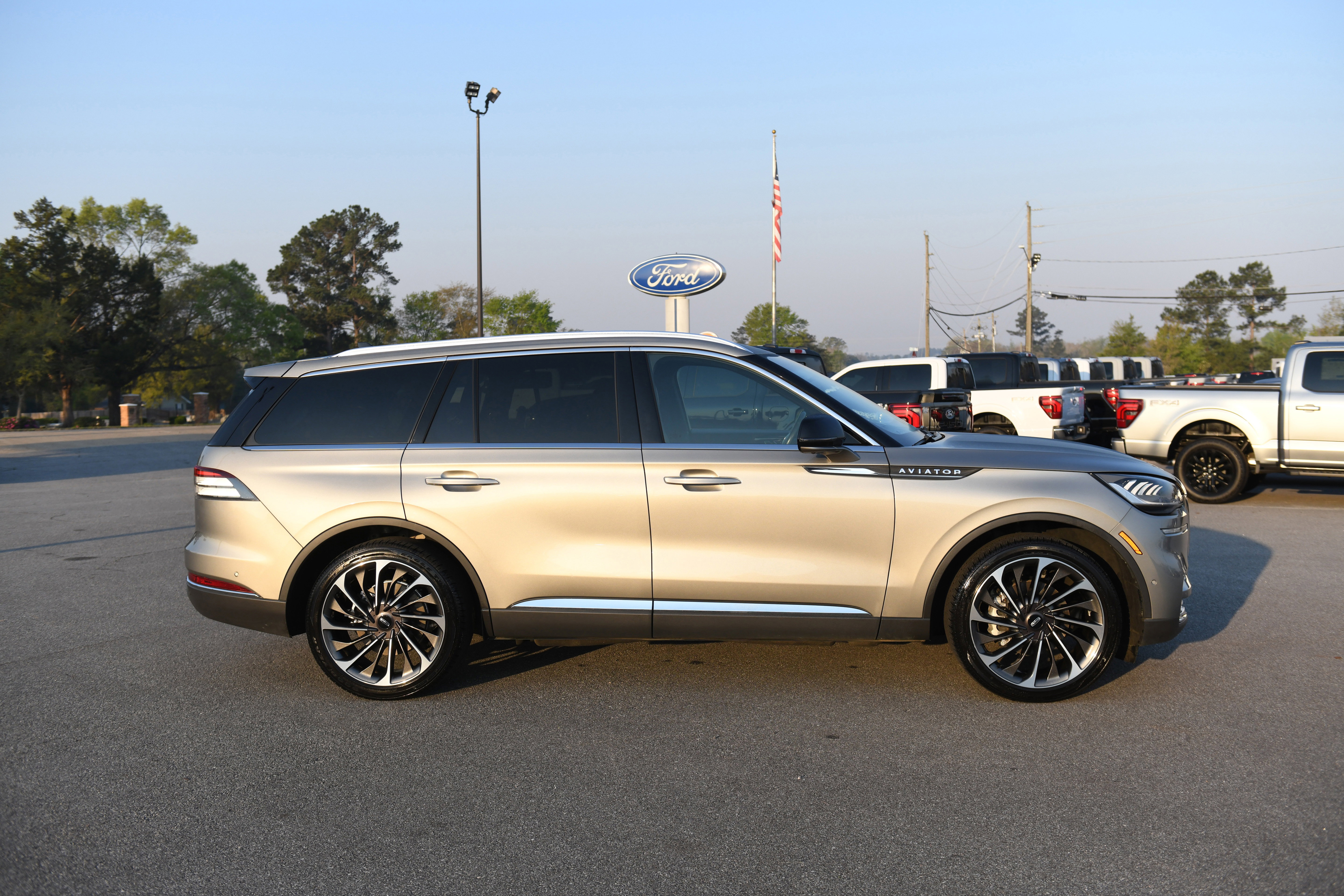 Used 2023 Lincoln Aviator Reserve w/ Equipment Group 201A video 1