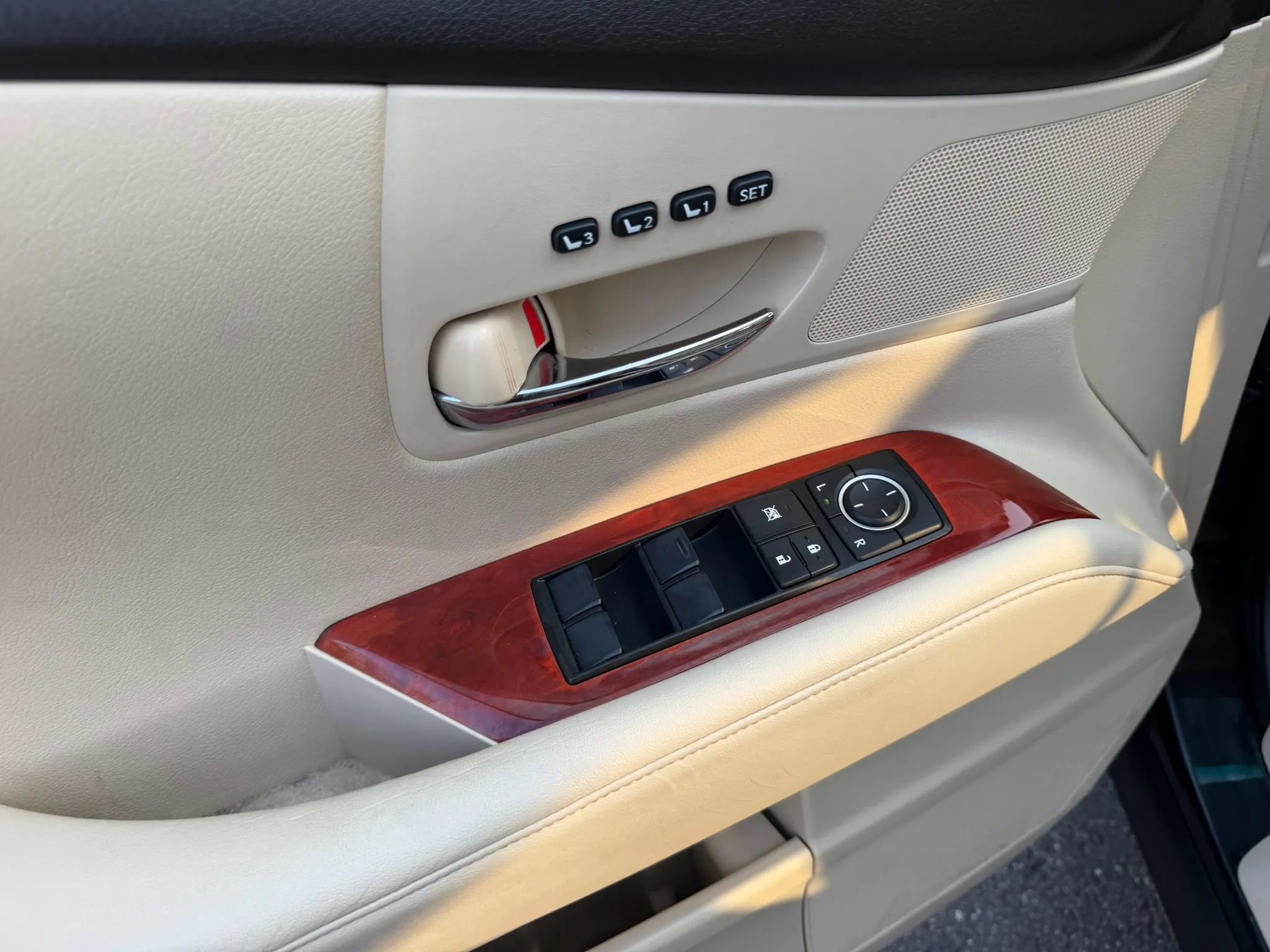 Used 2010 Lexus RX 450h AWD image 24