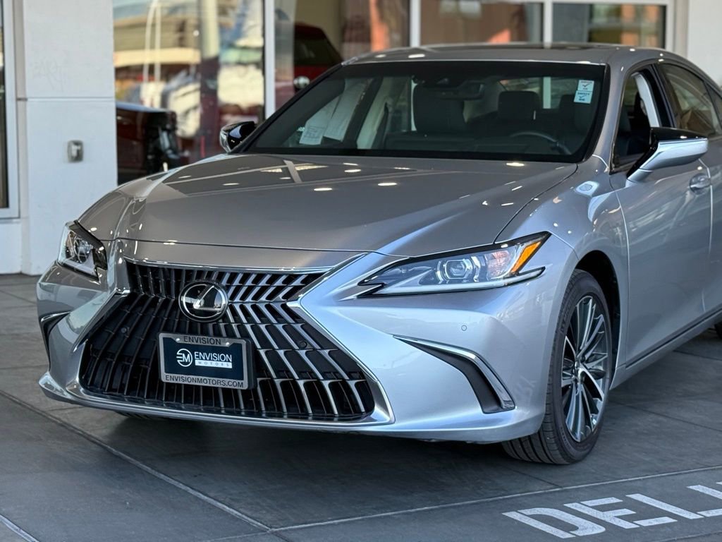 Used 2024 Lexus ES 250 w/ Premium Package image 3