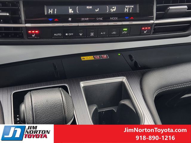 Used 2025 Toyota Sienna XLE image 21