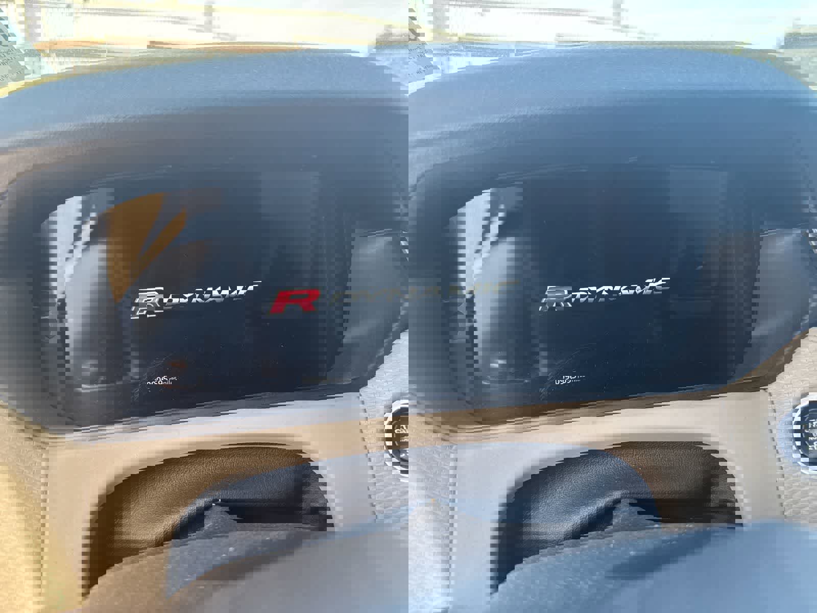 Used 2018 Land Rover Range Rover Velar R-Dynamic SE image 22