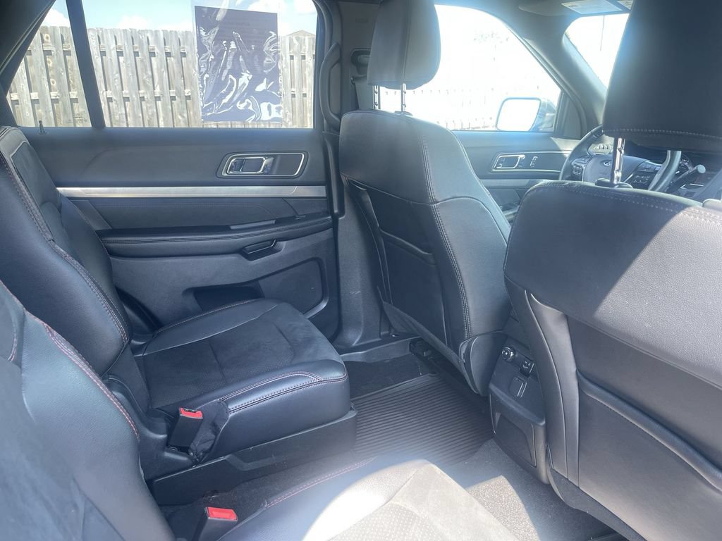 Used 2019 Ford Explorer XLT w/ Equipment Group 202A AWD/4WD image 42