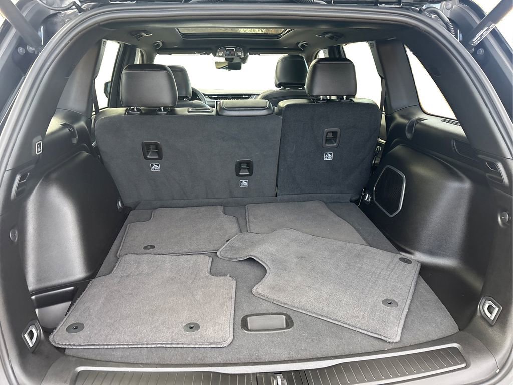 Used 2024 Jeep Grand Cherokee Limited w/ Luxury Tech Group II image 10