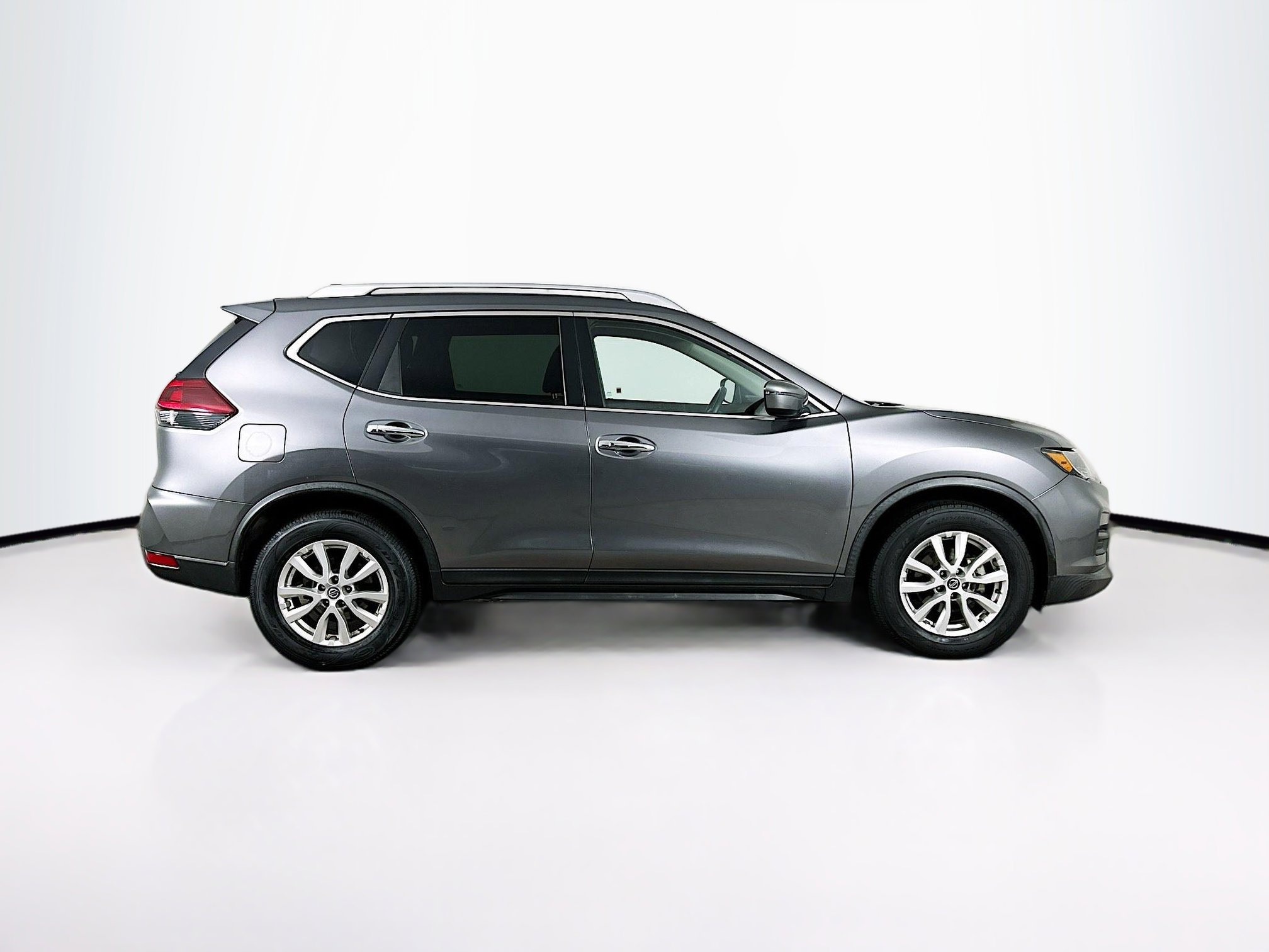 Used 2019 Nissan Rogue SV image 10