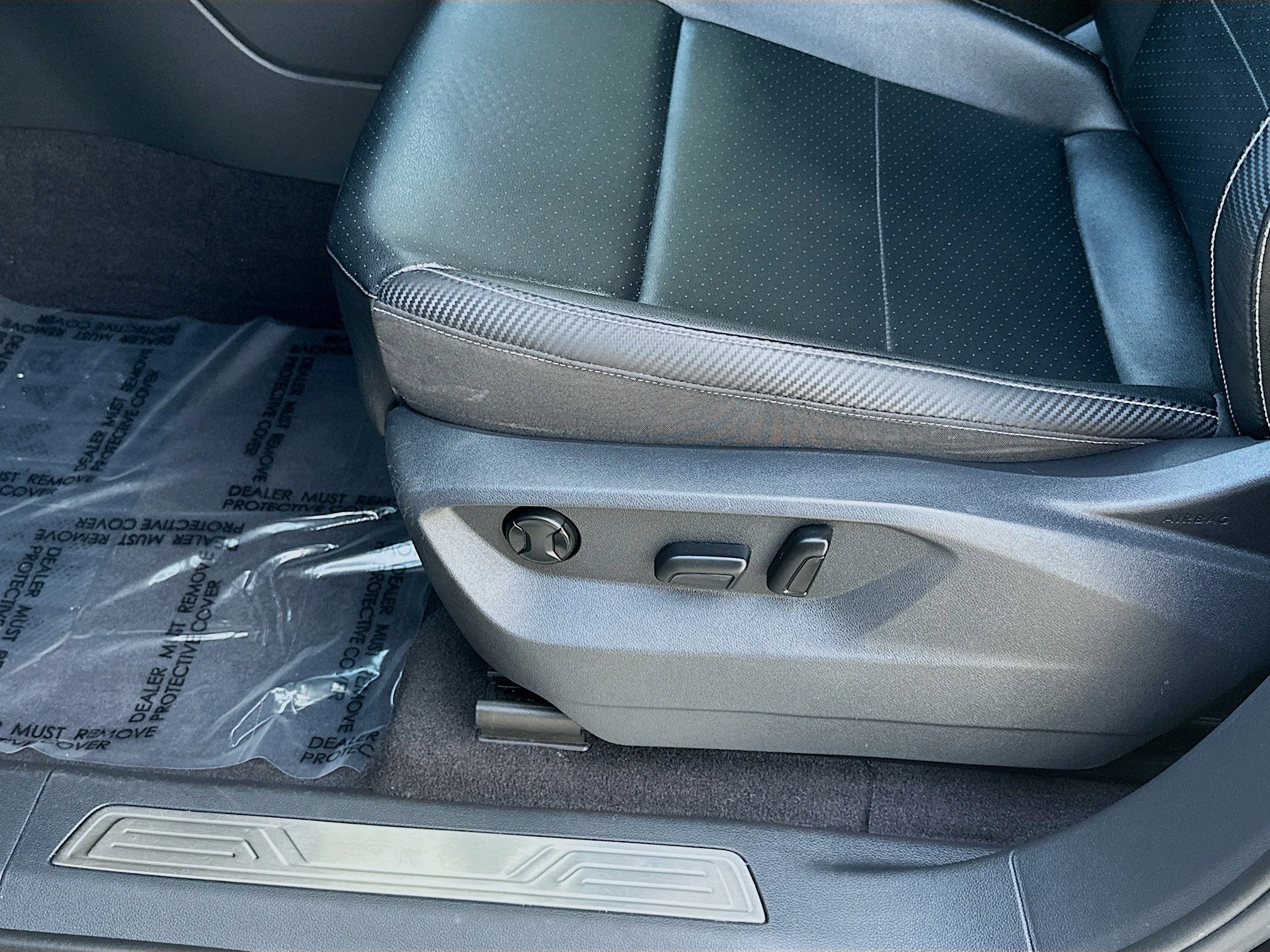 Used 2021 Volkswagen Atlas Cross Sport SE w/ V6 Towing Package image 17