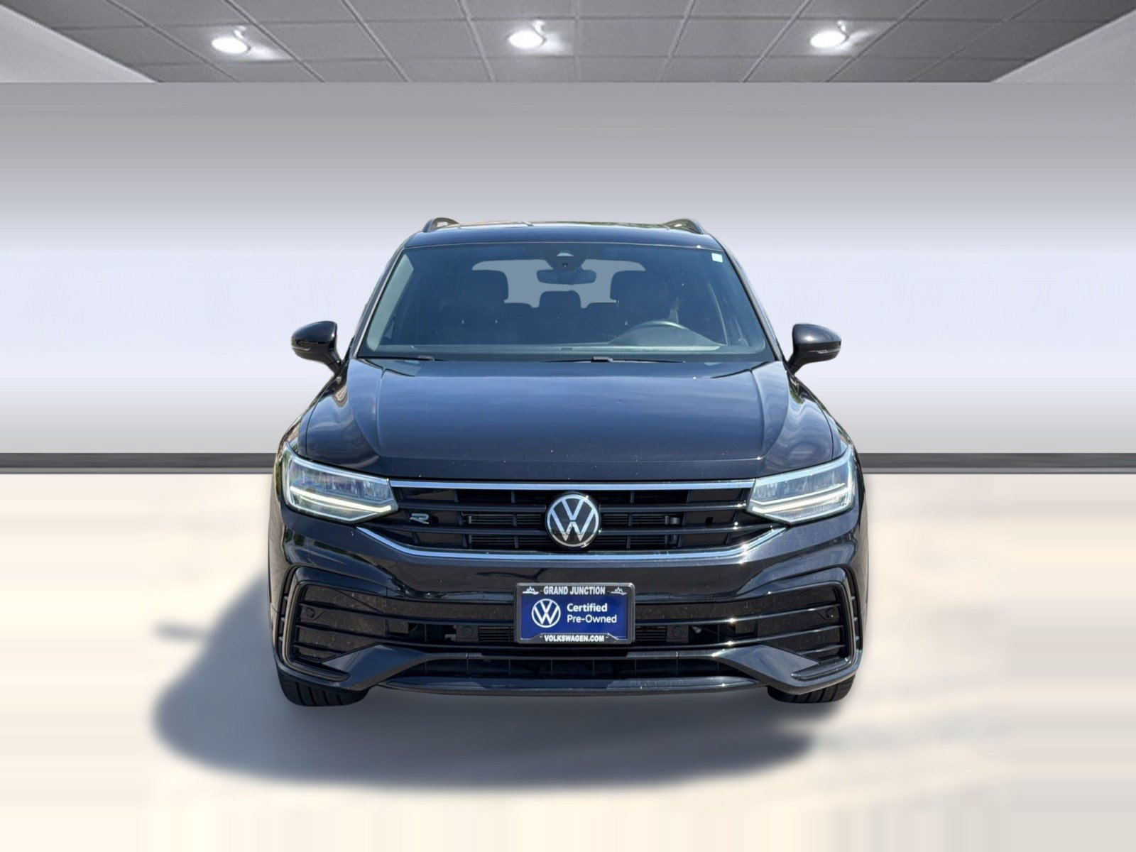 Used 2023 Volkswagen Tiguan SE R-Line FWD image 6