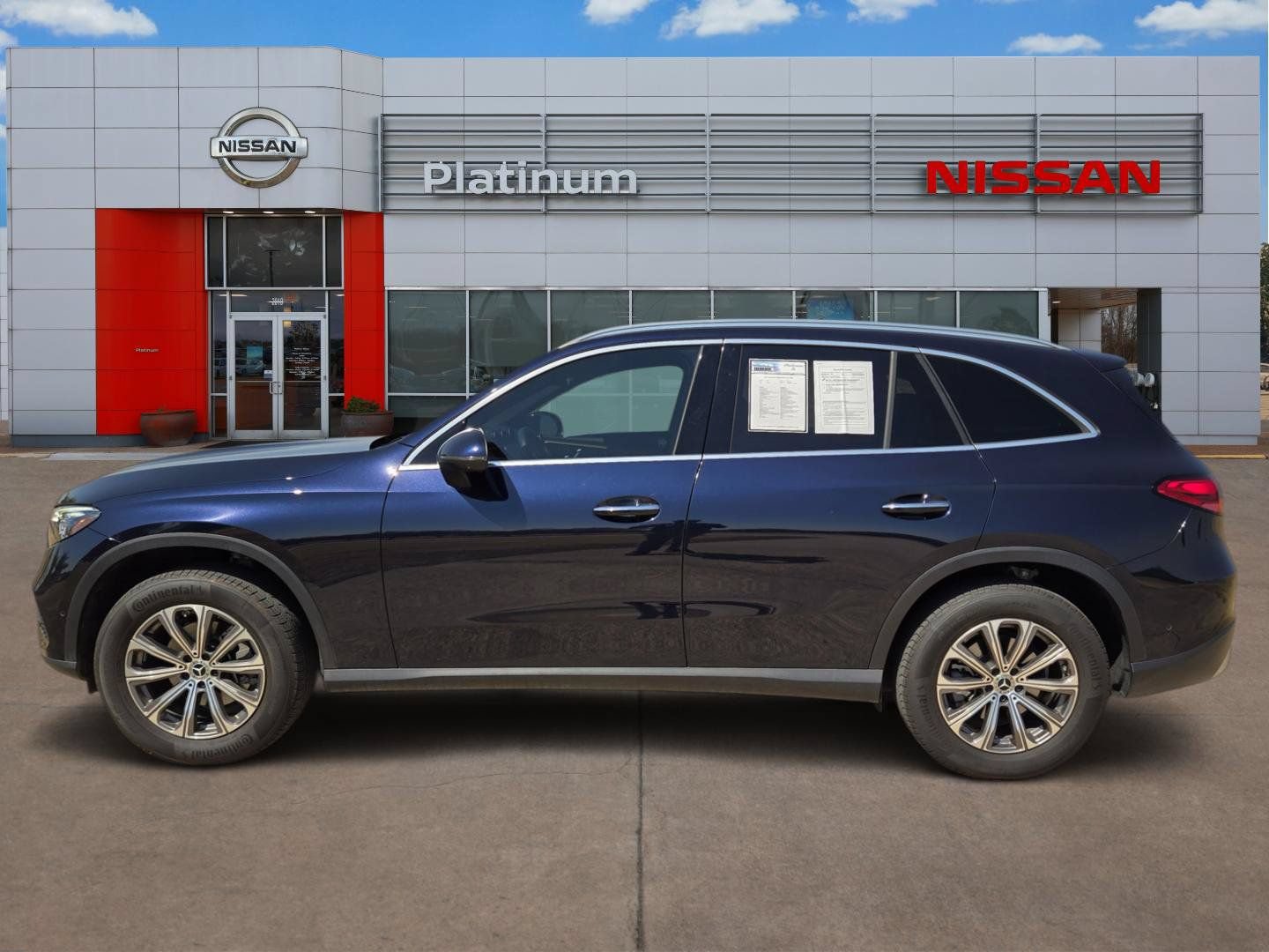 Used 2023 Mercedes-Benz GLC 300 image 3
