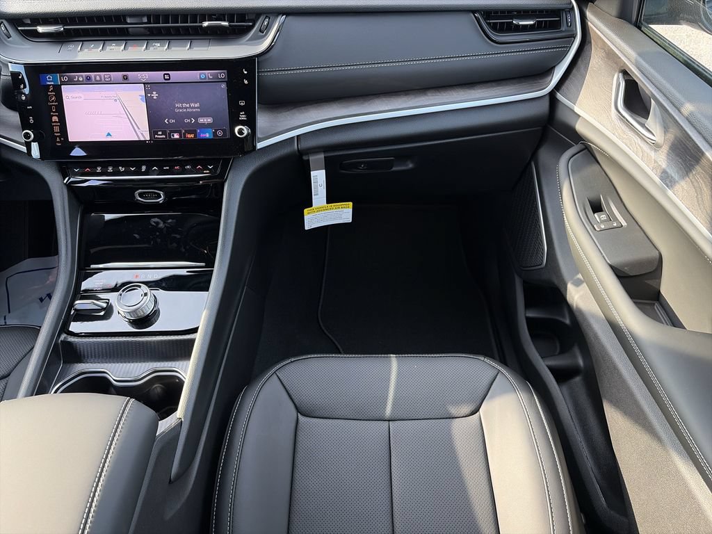 New 2026 Jeep Grand Cherokee Limited AWD/4WD image 15
