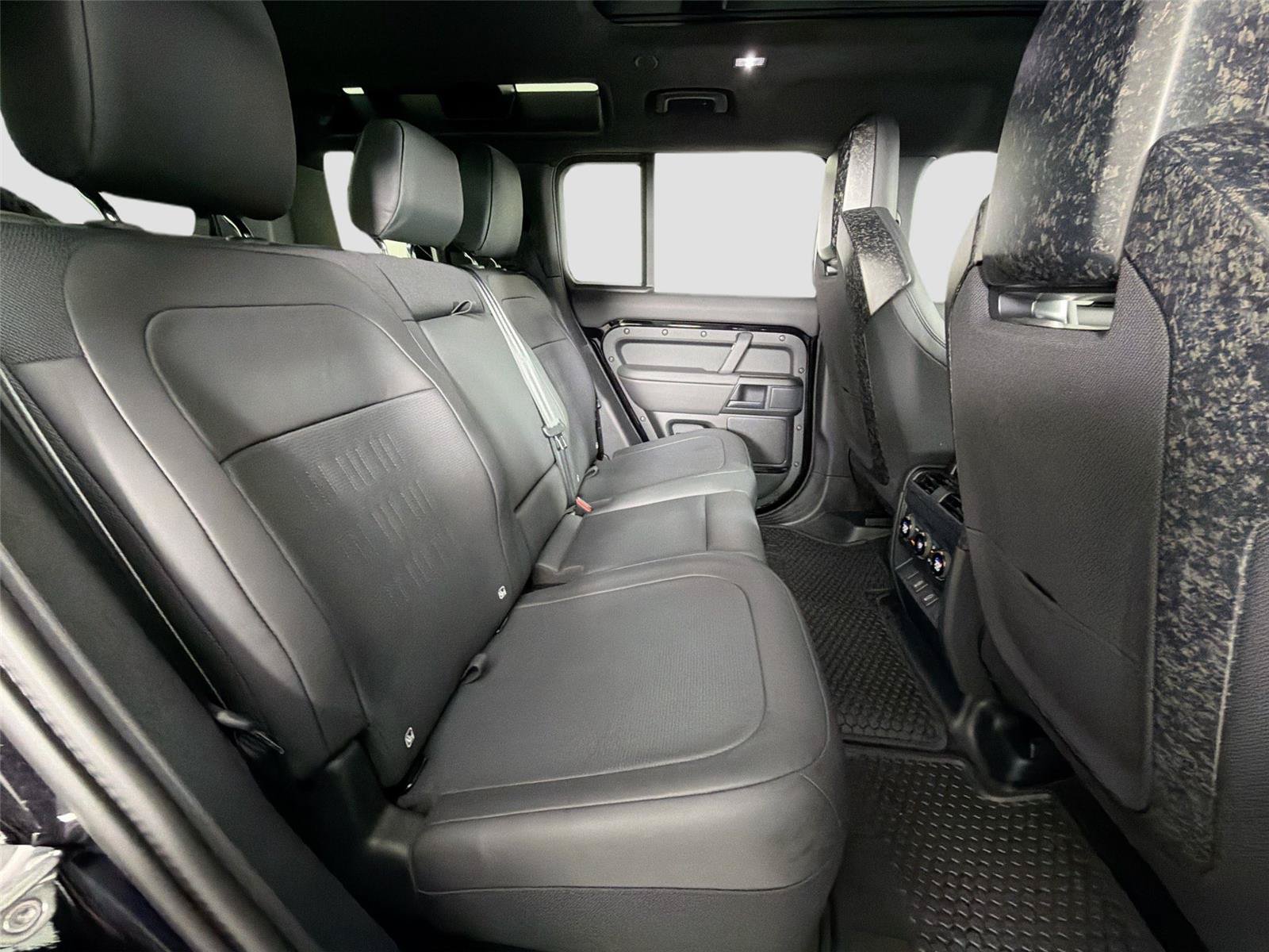 New 2026 Land Rover Defender 110 OCTA AWD/4WD image 29