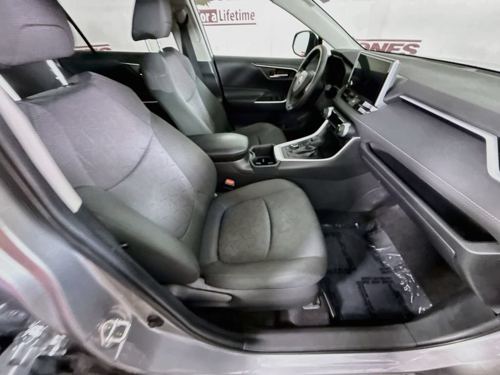 Used 2023 Toyota RAV4 XLE AWD/4WD image 29