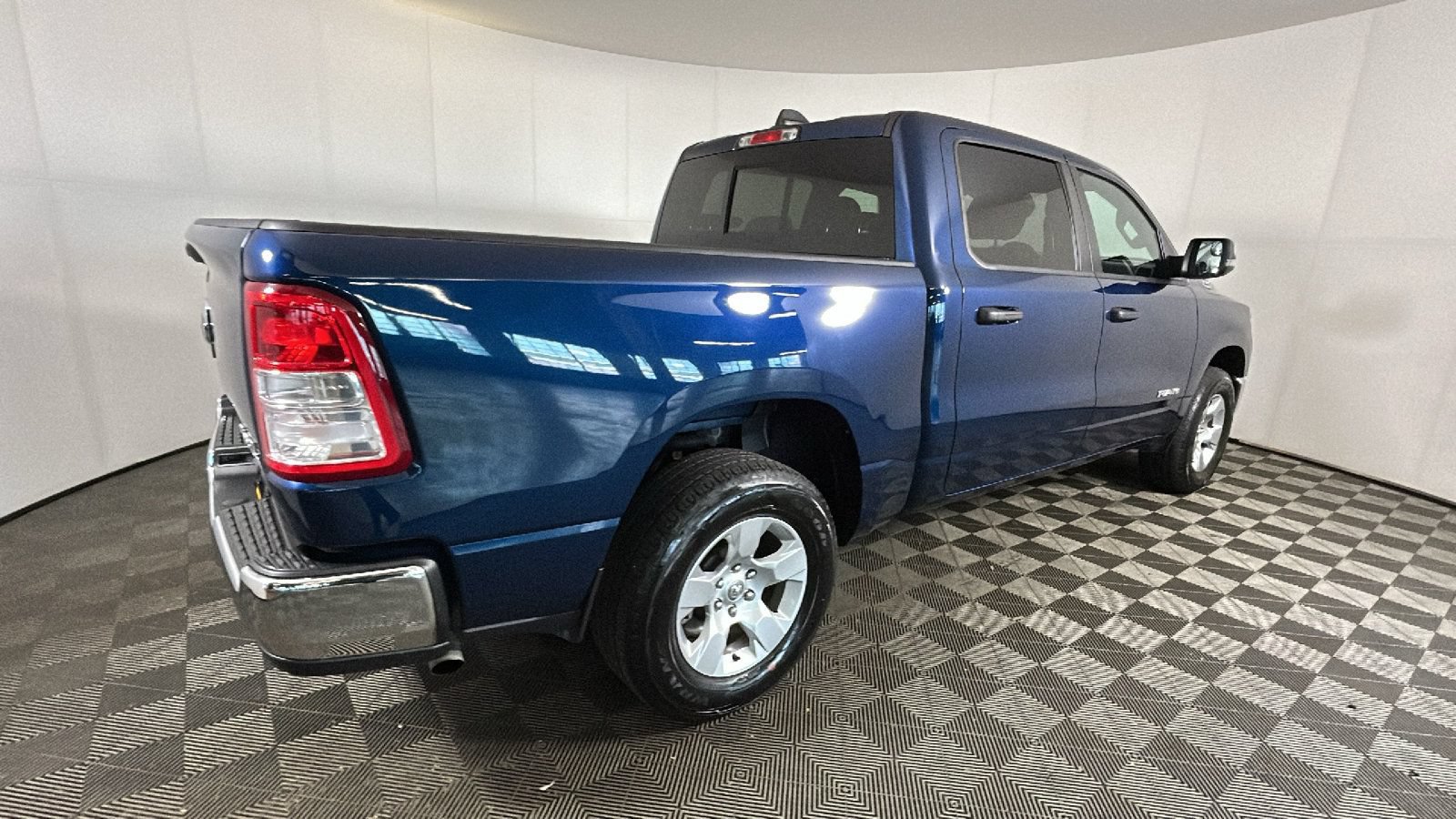 Used 2023 RAM 1500 Big Horn AWD/4WD image 3