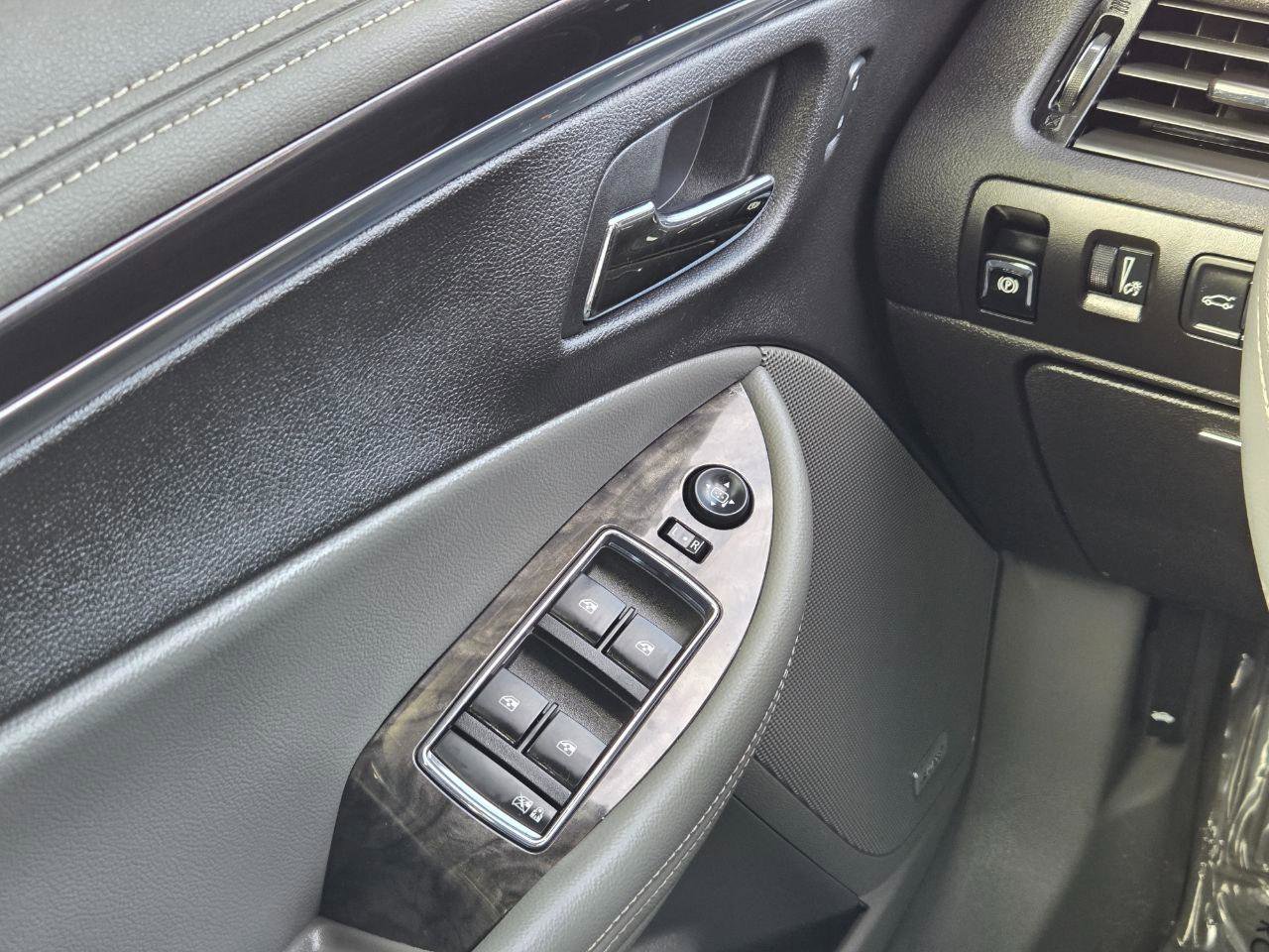 Used 2015 Chevrolet Impala LT FWD image 26