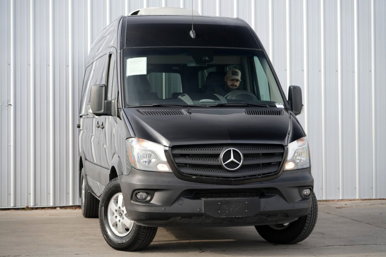 Used 2018 Mercedes-Benz Sprinter 2500 image 4