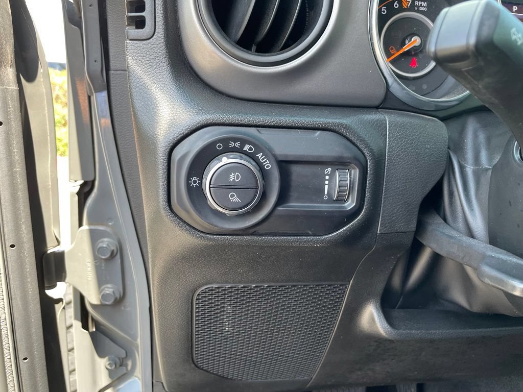 Used 2023 Jeep Gladiator Sport AWD/4WD image 13